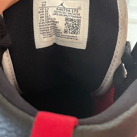 AIR JORDAN 1 MID GS
"Chicago 2020" - Picture 3 of 3